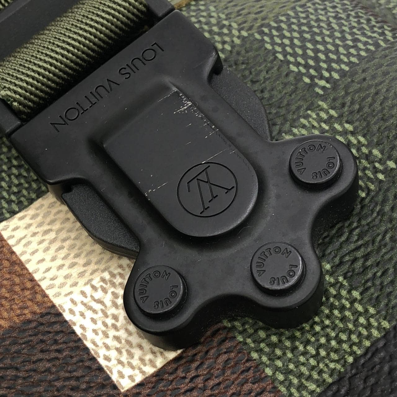 ルイヴィトン ダモフラージュ モーション バックパック M24445 リュックサック