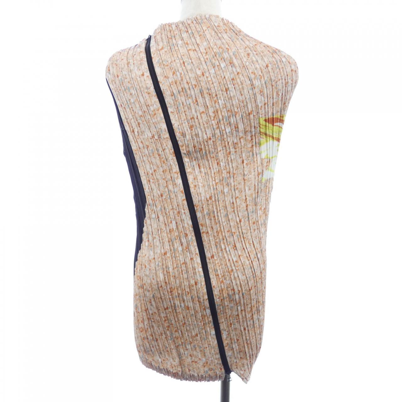 イッセイミヤケ ISSEY MIYAKE トップス