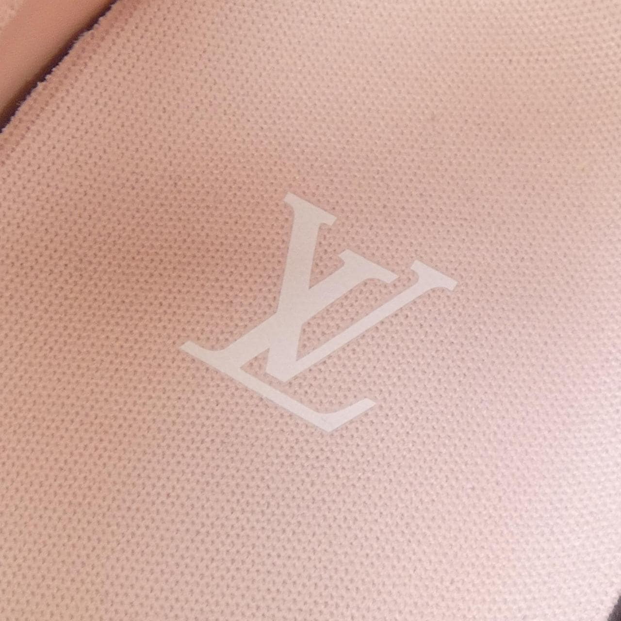 ルイヴィトン LOUIS VUITTON LVバターソフト スニーカー