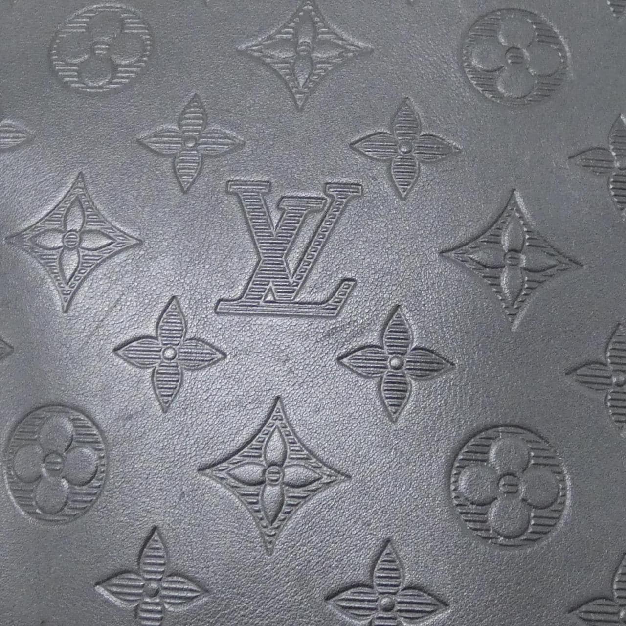 ルイヴィトン モノグラム シャドウ ポシェット ディスカバリー M62903 バッグ