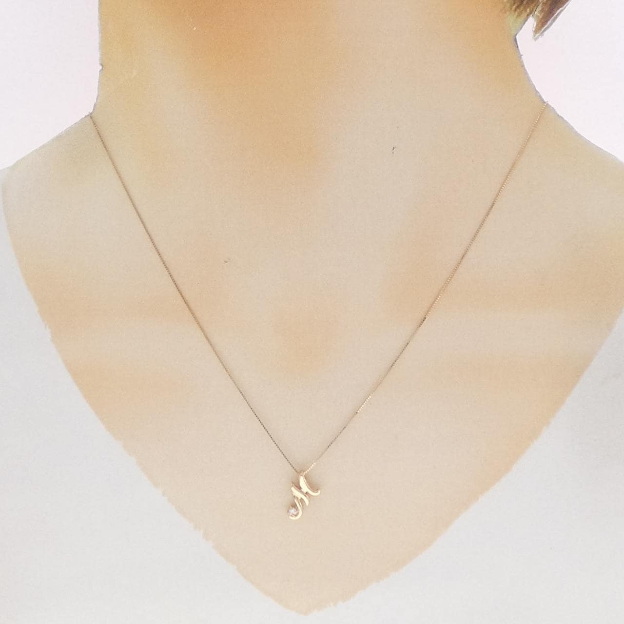K10PG イニシャルM ダイヤモンド ネックレス 0.03CT