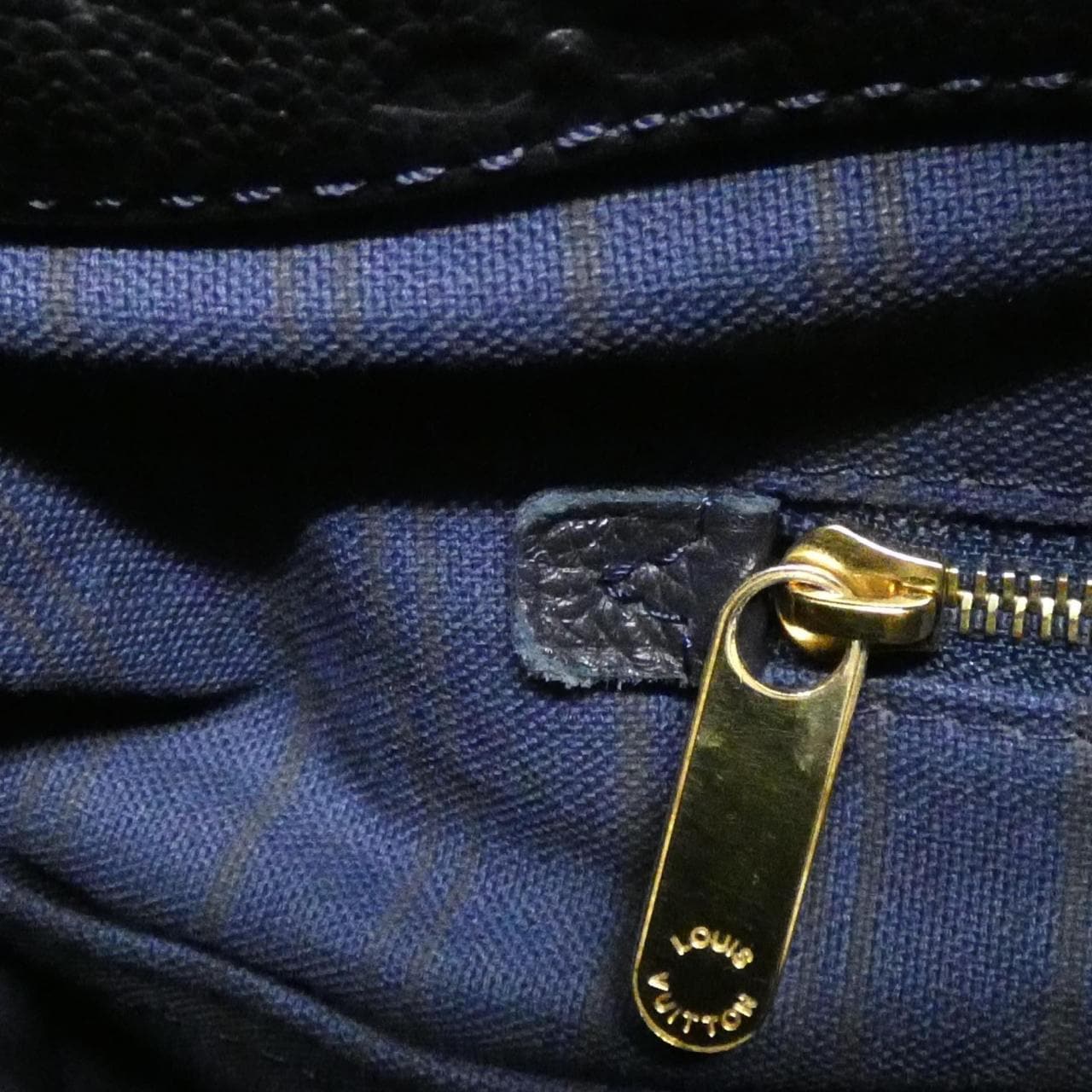 LOUIS VUITTON Monogram Empreinte Artsy MM M93448 单肩包