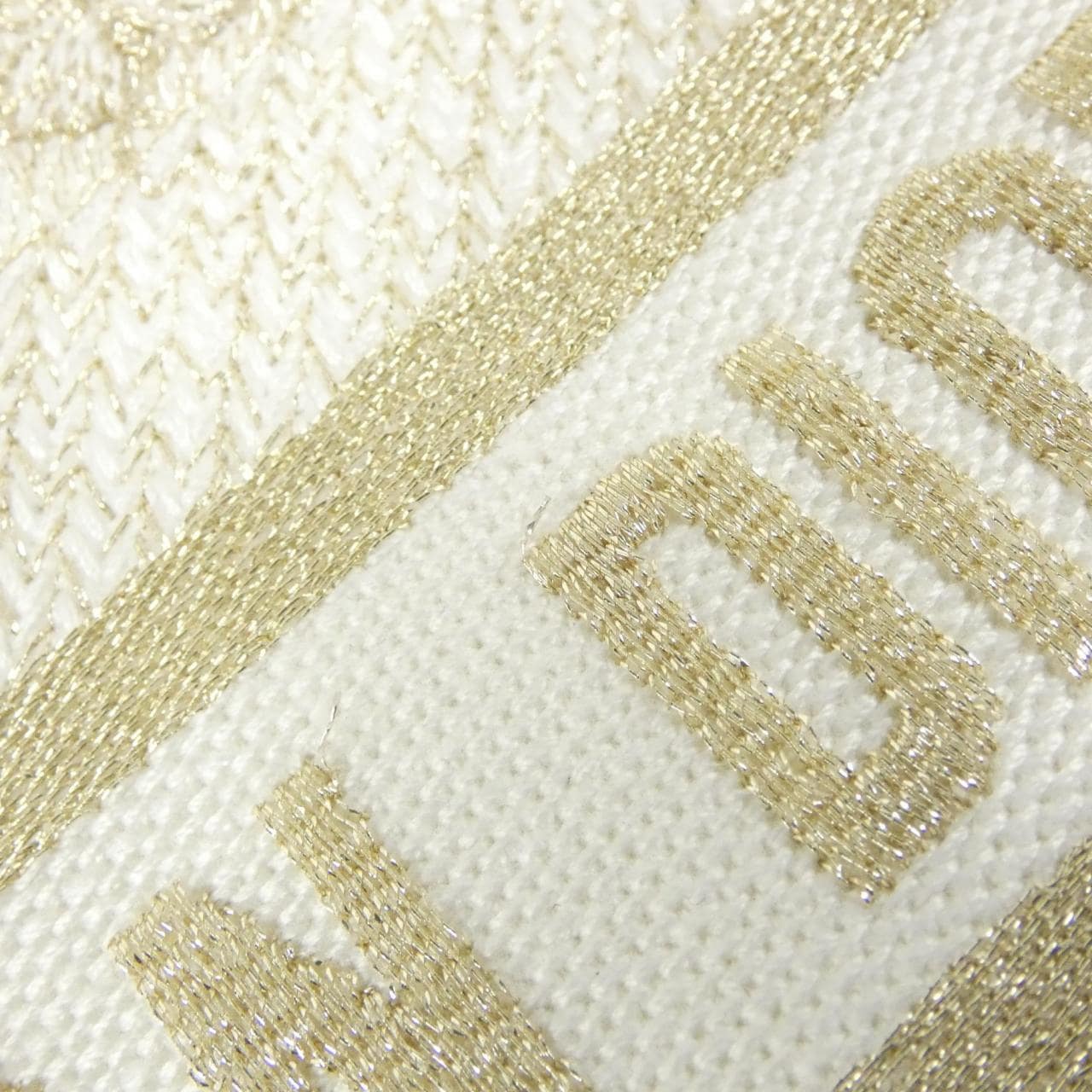 クリスチャンディオール BUTTERFLY AROUND THE WORLD レディ ディーライト ミディアム M0565OESV バッグ