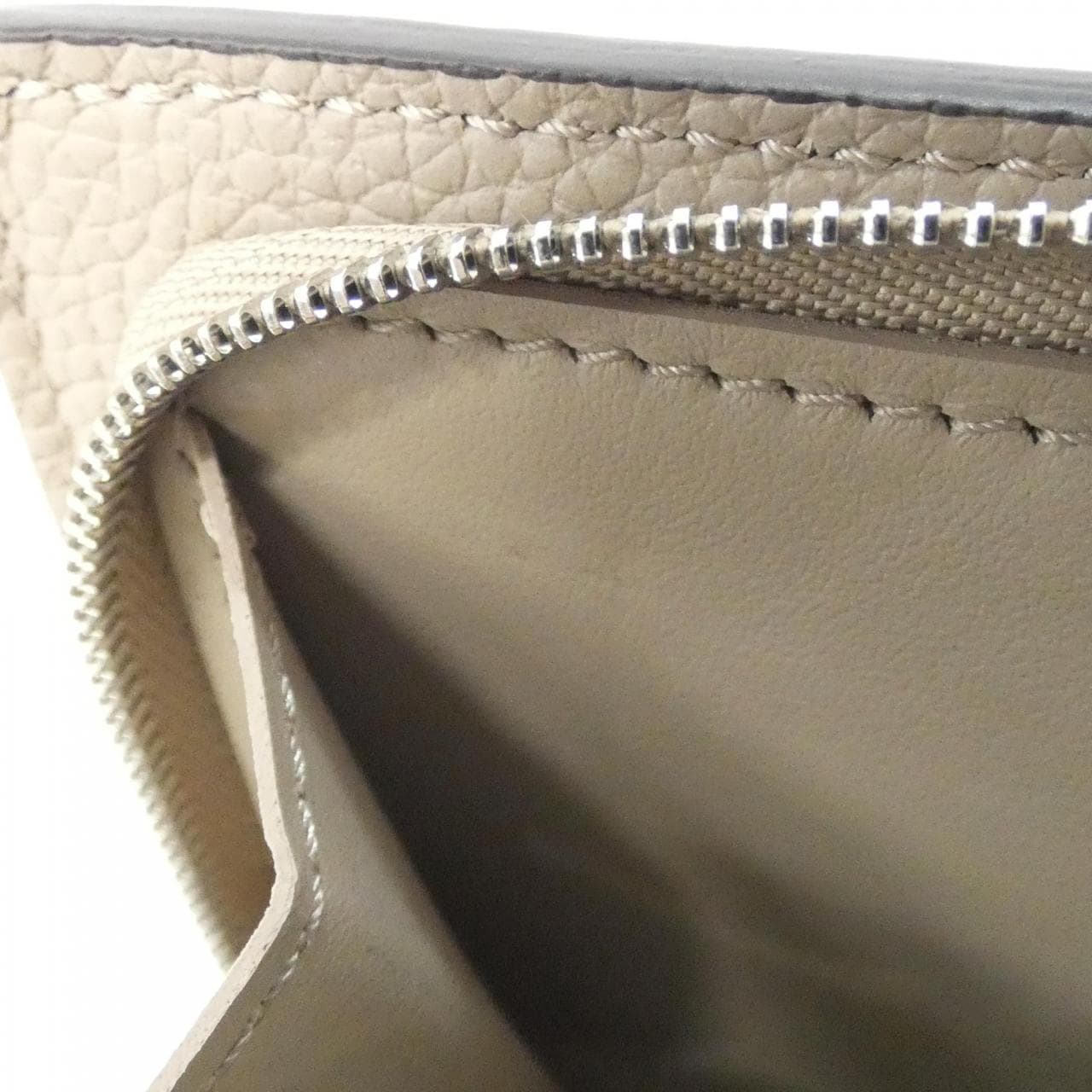 LOUIS VUITTON Mahina Portefeuille Claire M80817 Wallet