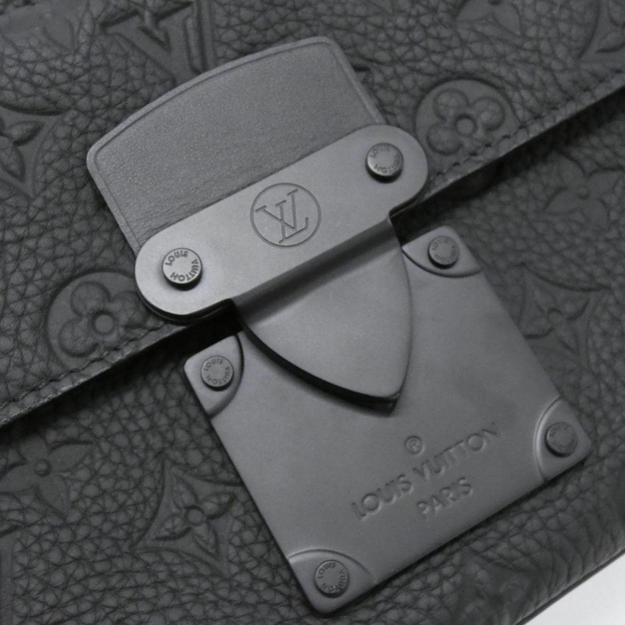 ルイヴィトン トリヨン モノグラム Sロック メッセンジャー M58489 ショルダーバッグ