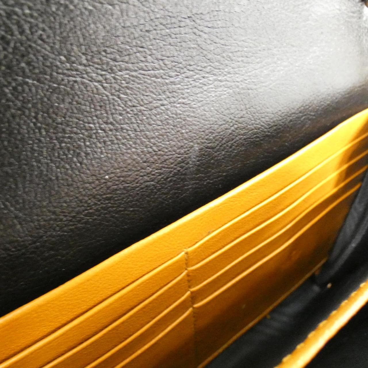 グッチ GG MARMONT 573807 0OLFX チェーンウォレット