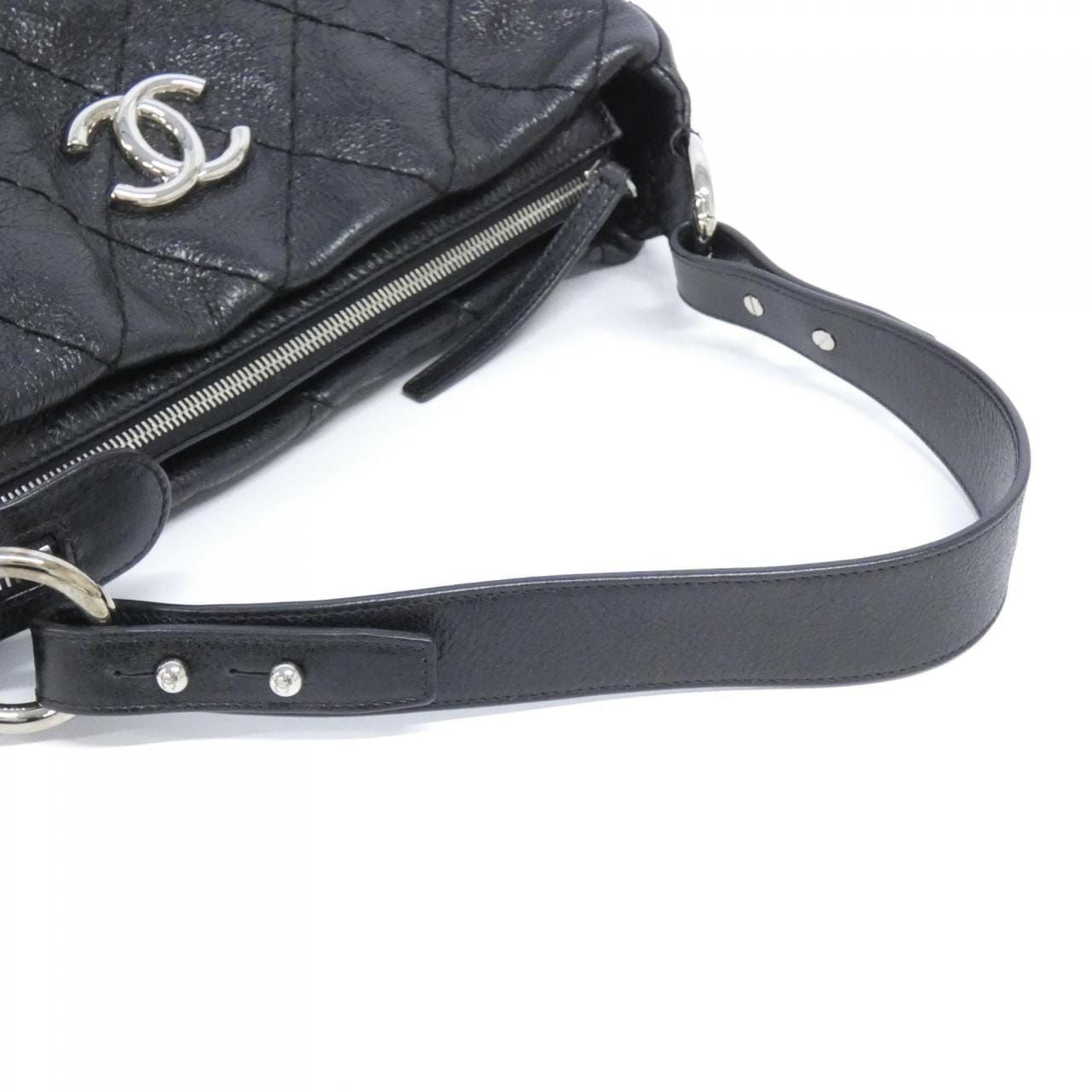 シャネル オンザロード ライン ショルダーバッグ