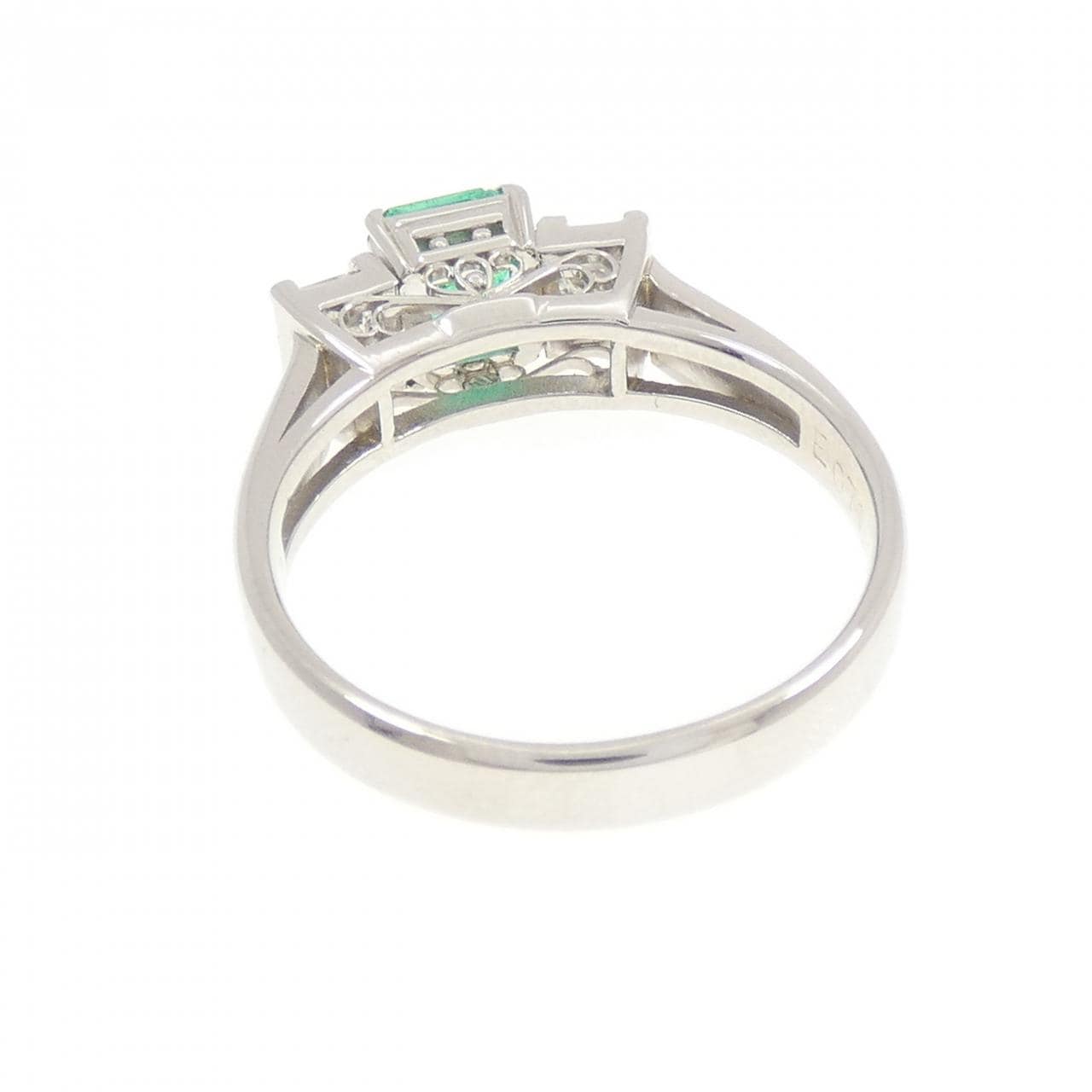 PT900 エメラルド リング 0.71CT
