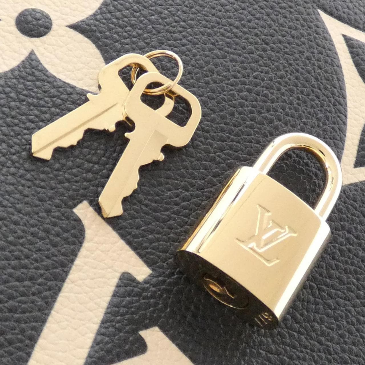 LOUIS VUITTON双色Monogram Empreinte Grand Palais MM M45842 包