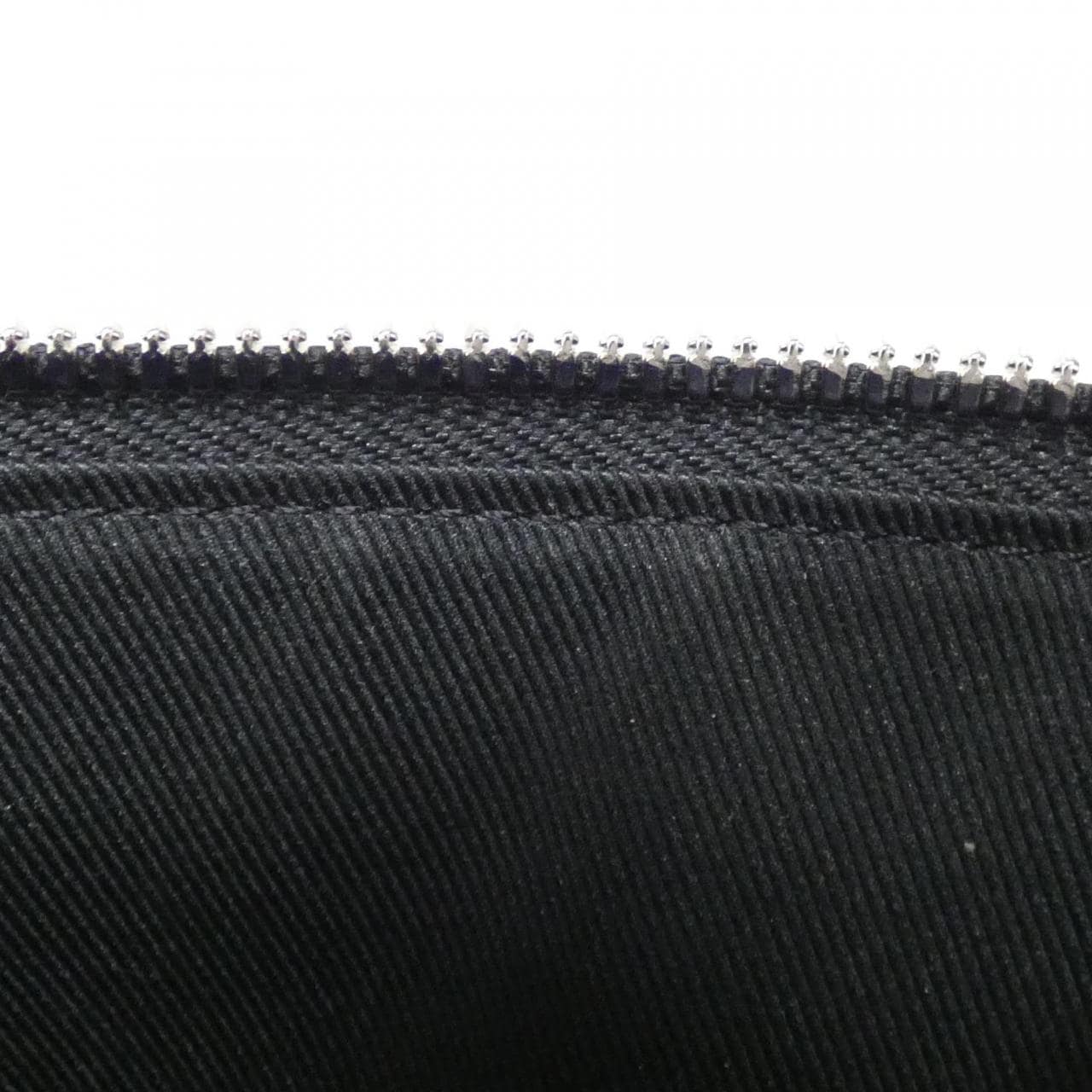 ルイヴィトン タイガ ラマ ポシェット ディスカバリー PM M30278 バッグ