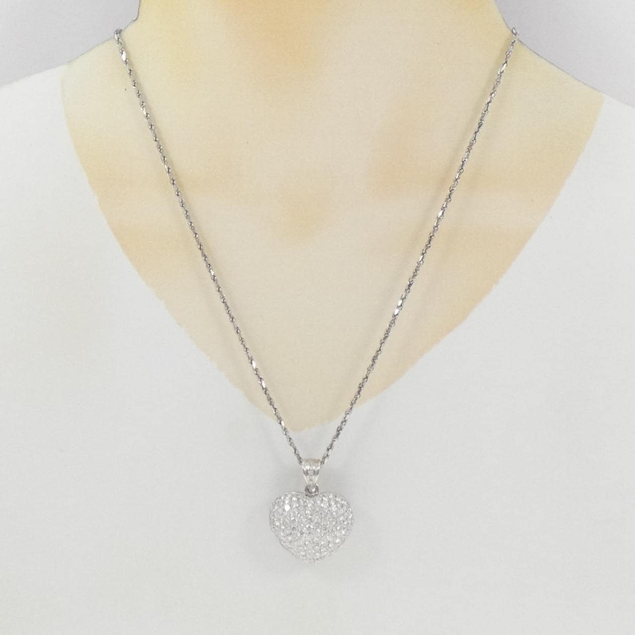 750白金心形密镶钻石项链，5.00克拉