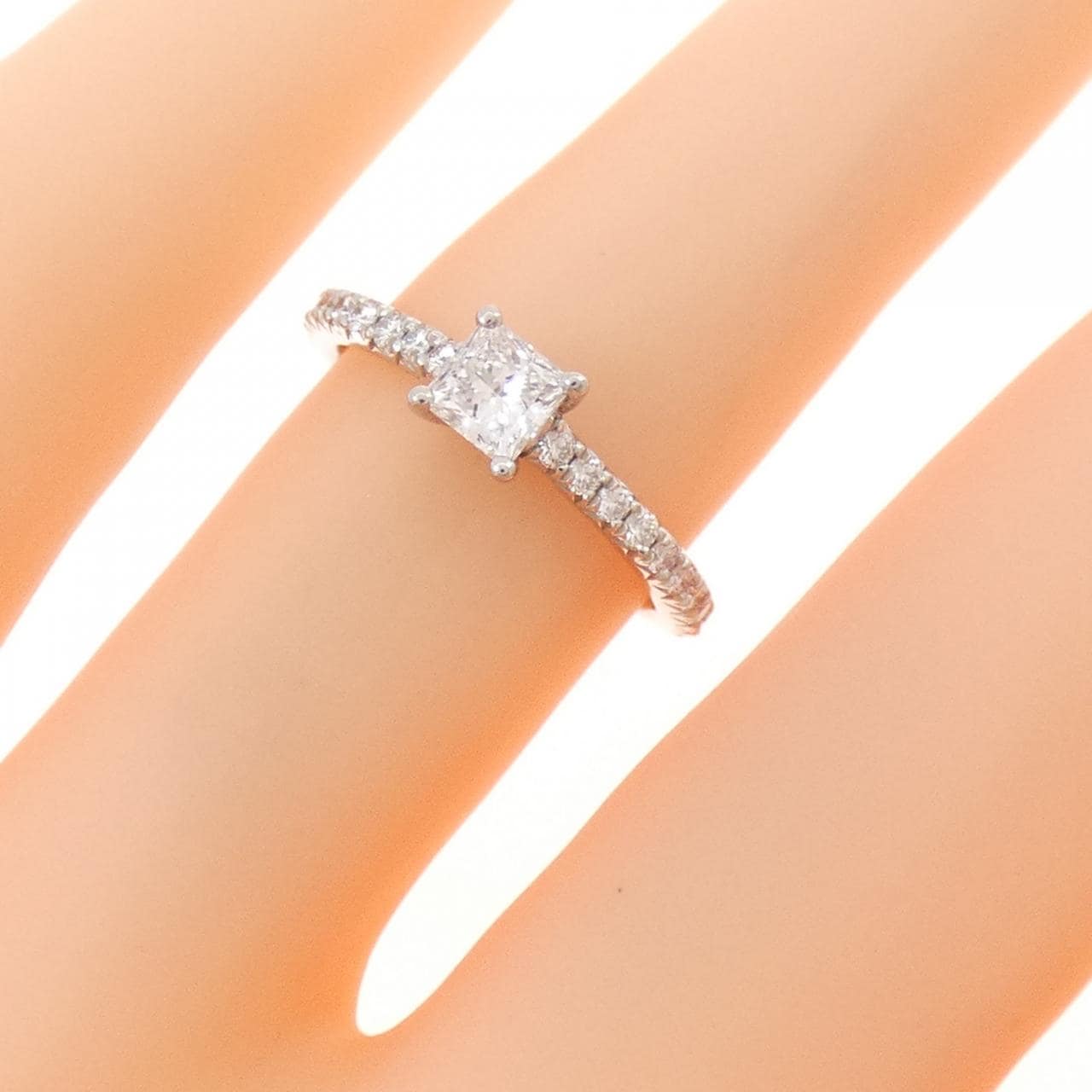 ティファニー ノヴォ リング 0.26CT F VS1