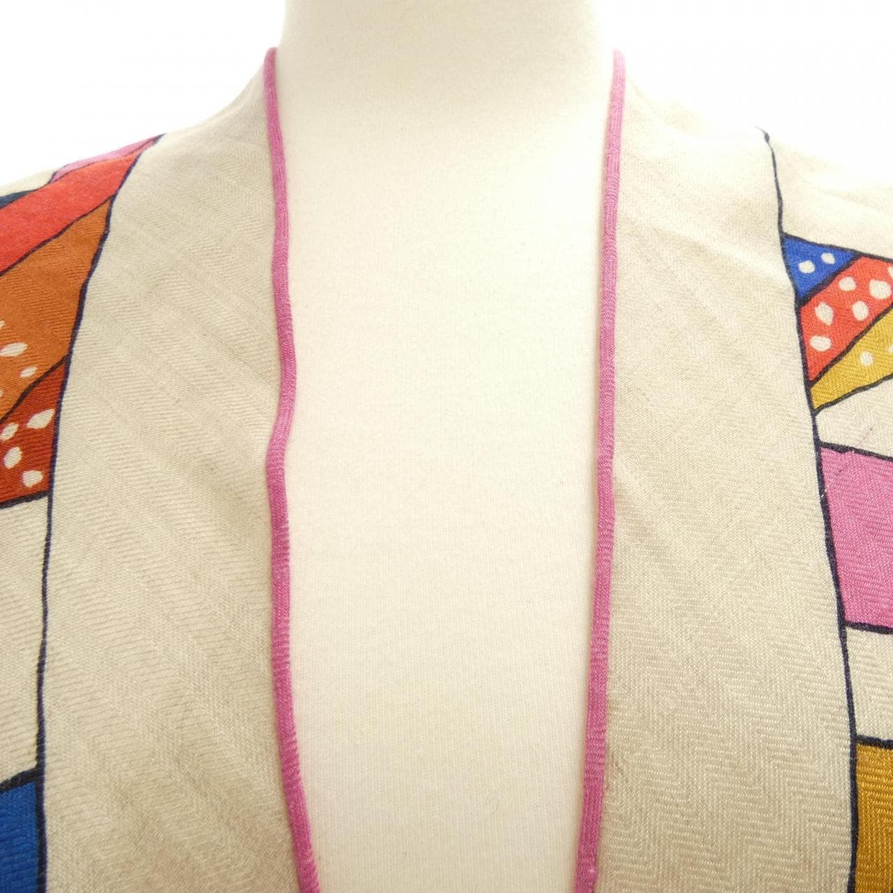 エルメス HERMES ON A SUMMER DAY H363048S トライアングルジェアン ショール