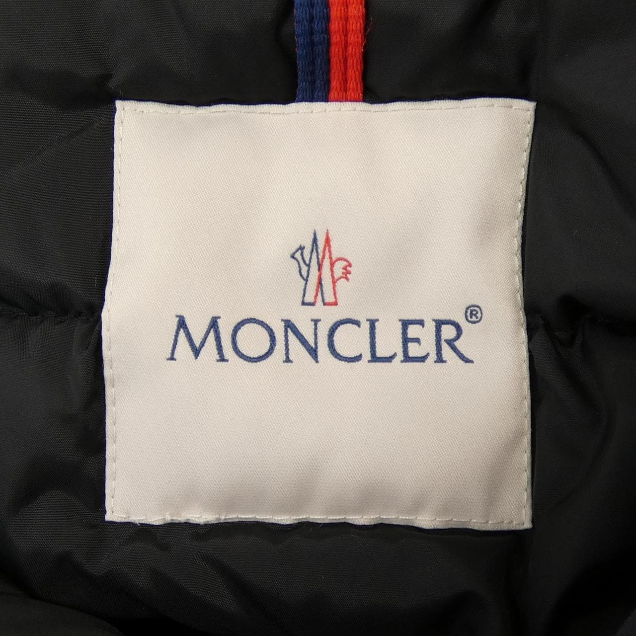 MONCLER COURVITE down coat