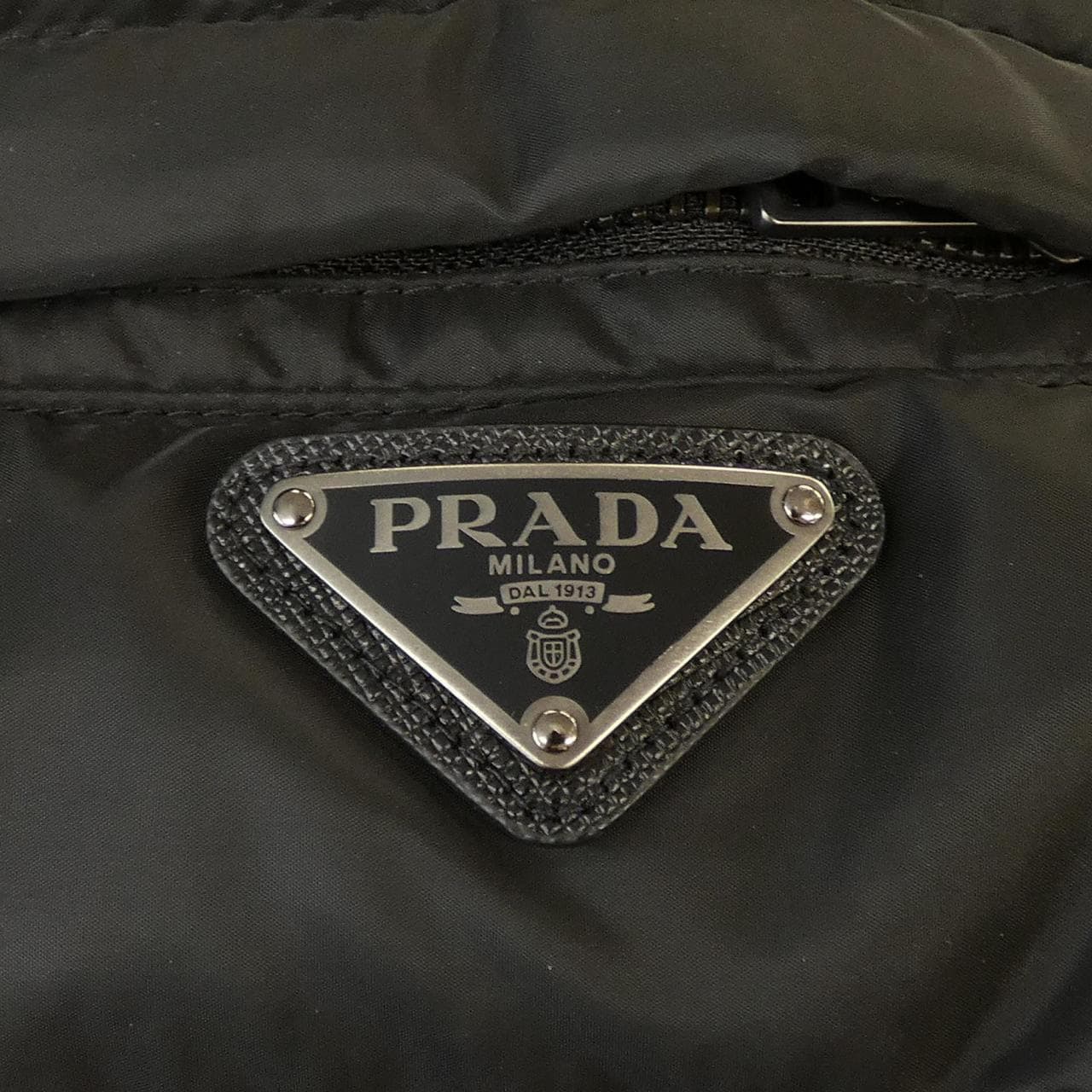 プラダ PRADA トライアングルロゴ SGY091 R132 106O ダウンジャケット