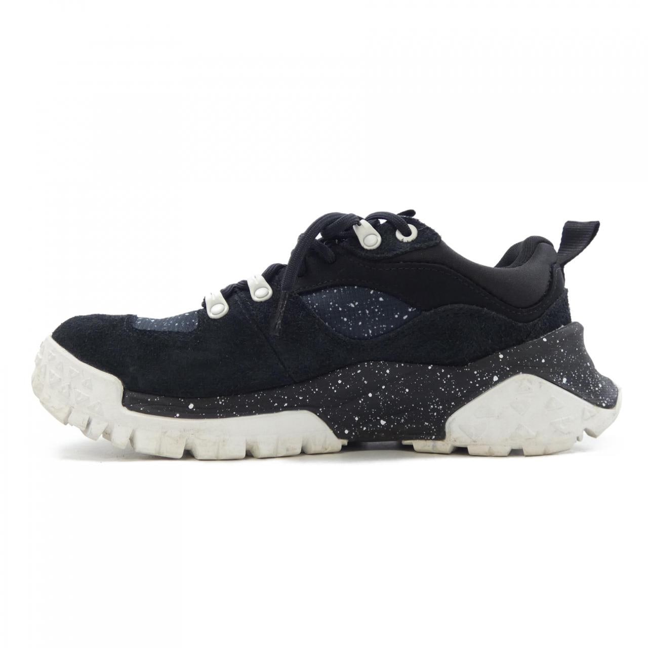 WHITE MOUNTAINEERING Sneakers