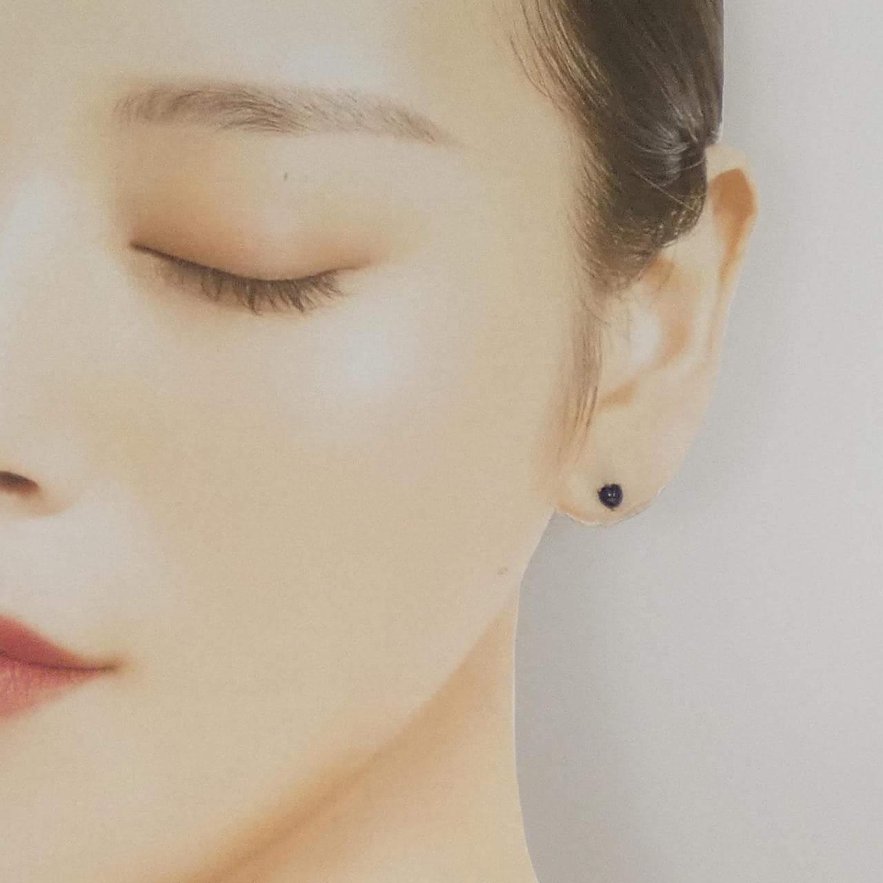 【新品】K18YG ハート サファイヤ ピアス 0.92CT