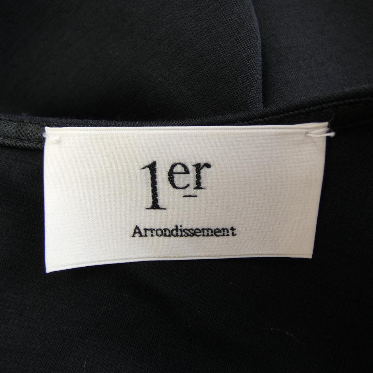 プルミエアロンディスモン 1er Arrondissement トップス