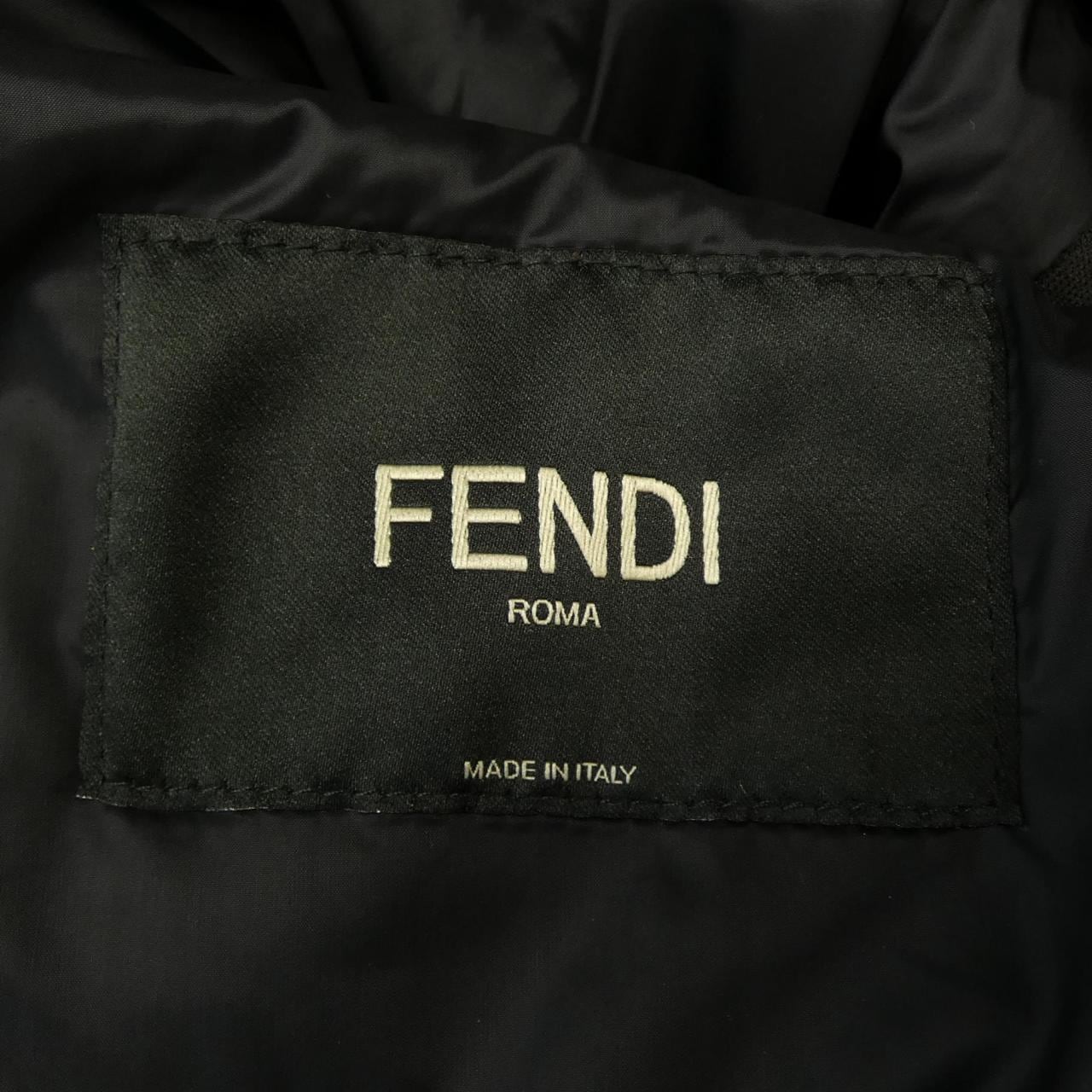 フェンディ FENDI FAF556 AAAA ダウンジャケット