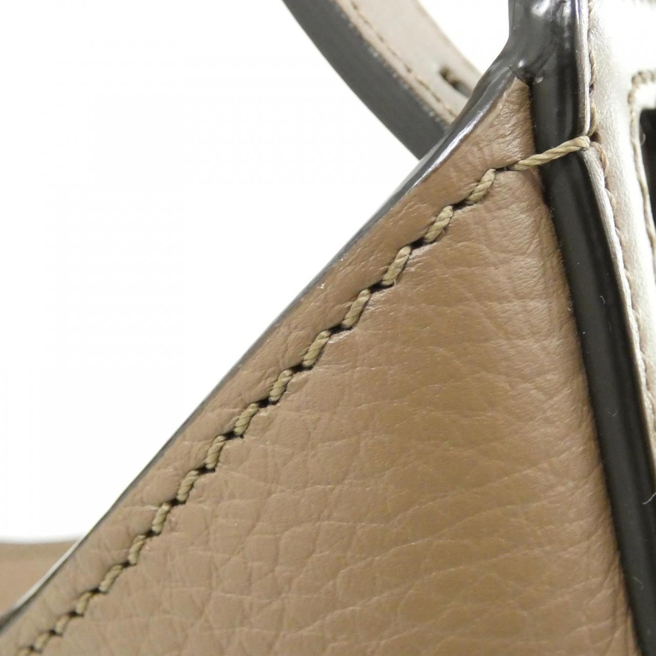 トッズ OBOE XBWAORS0200P6YC403 ショルダーバッグ