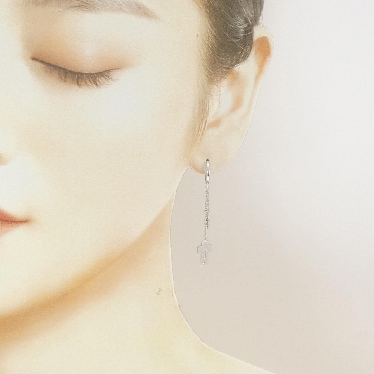 K14WG クロス ホワイトサファイヤ ピアス