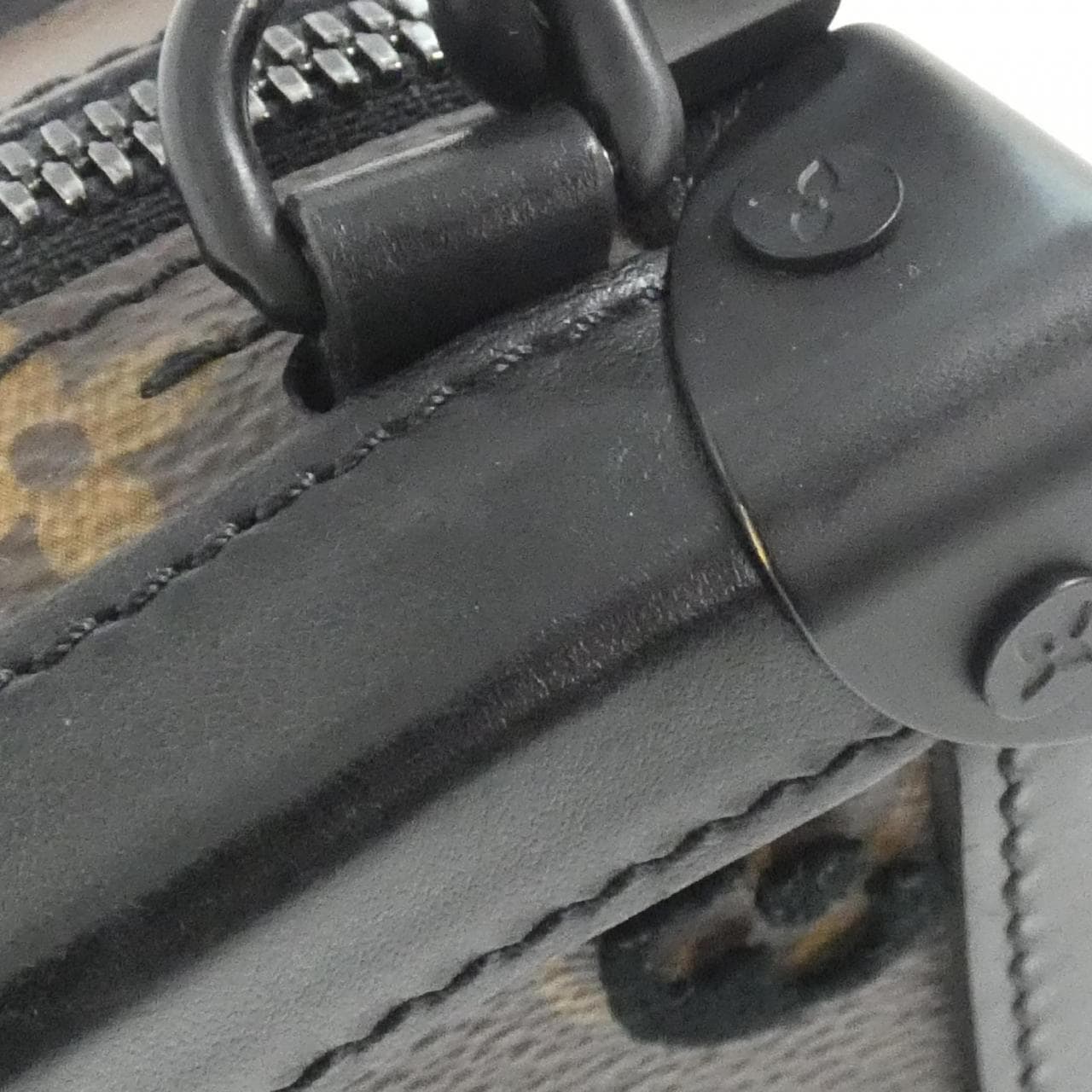 ルイヴィトン モノグラム タフタージュ ヴァーティカル ソフトトランク M45044 ショルダーバッグ