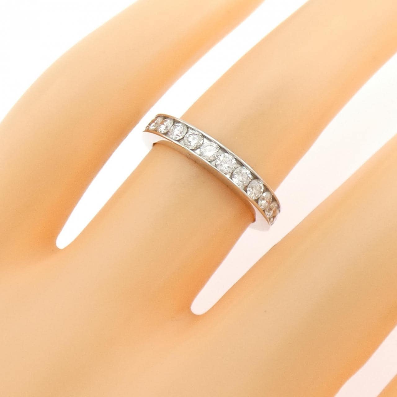 ハリーウィンストン ラウンドチャネルセット リング