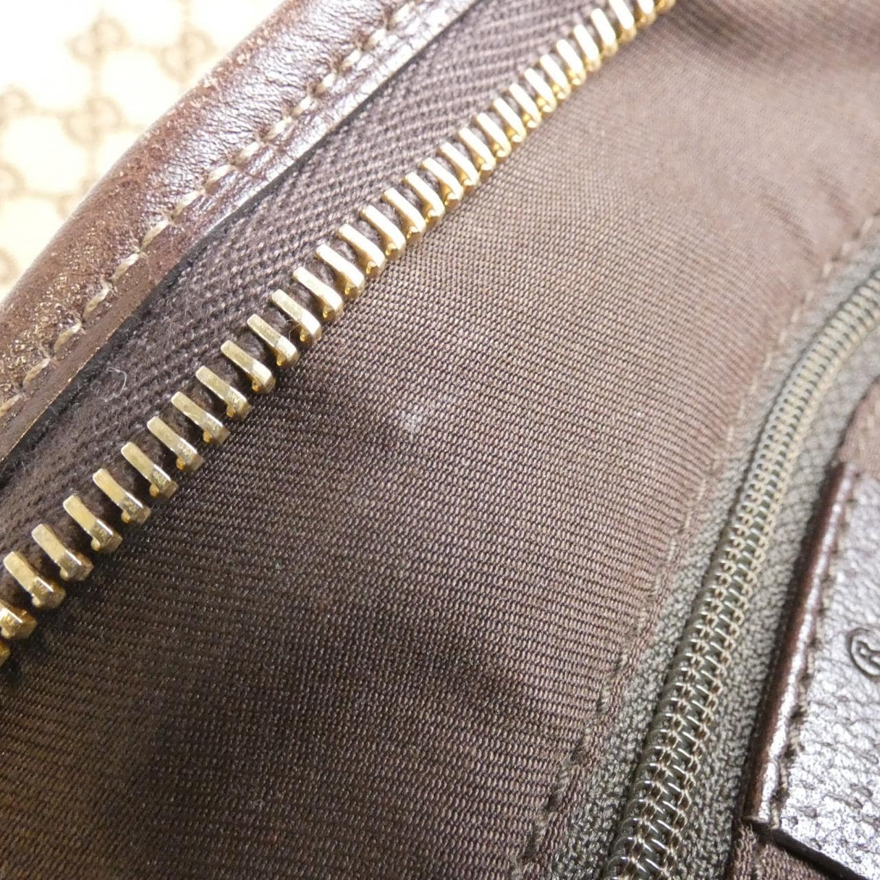 グッチ 131326 F4FSG ショルダーバッグ