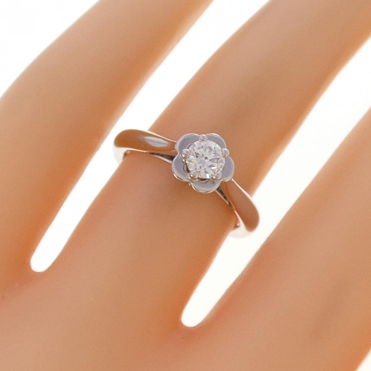シャネル カメリア リング 0.25CT E VVS1 3EXT