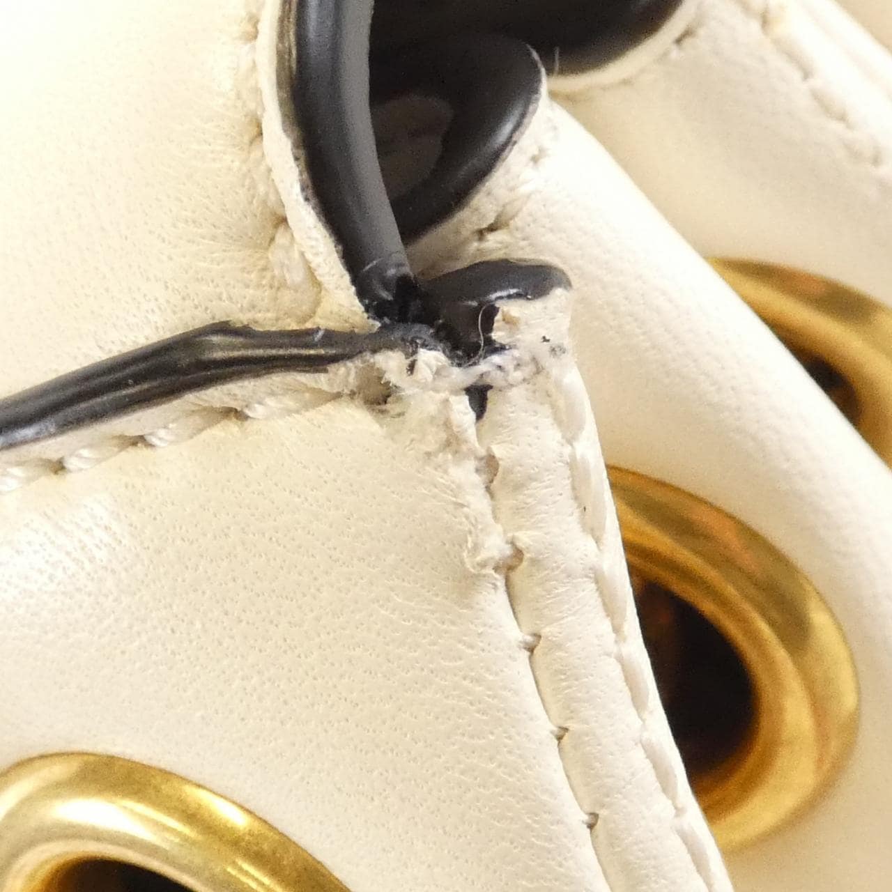 ヴァレンティノガラヴァーニ XW2B0K26VNL ショルダーバッグ