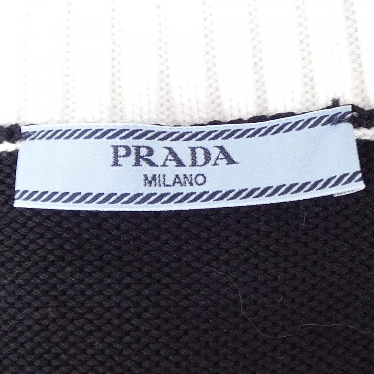 プラダ PRADA クロップド セミラグランショルダー P25I04 S211 1ZO5 カーディガン