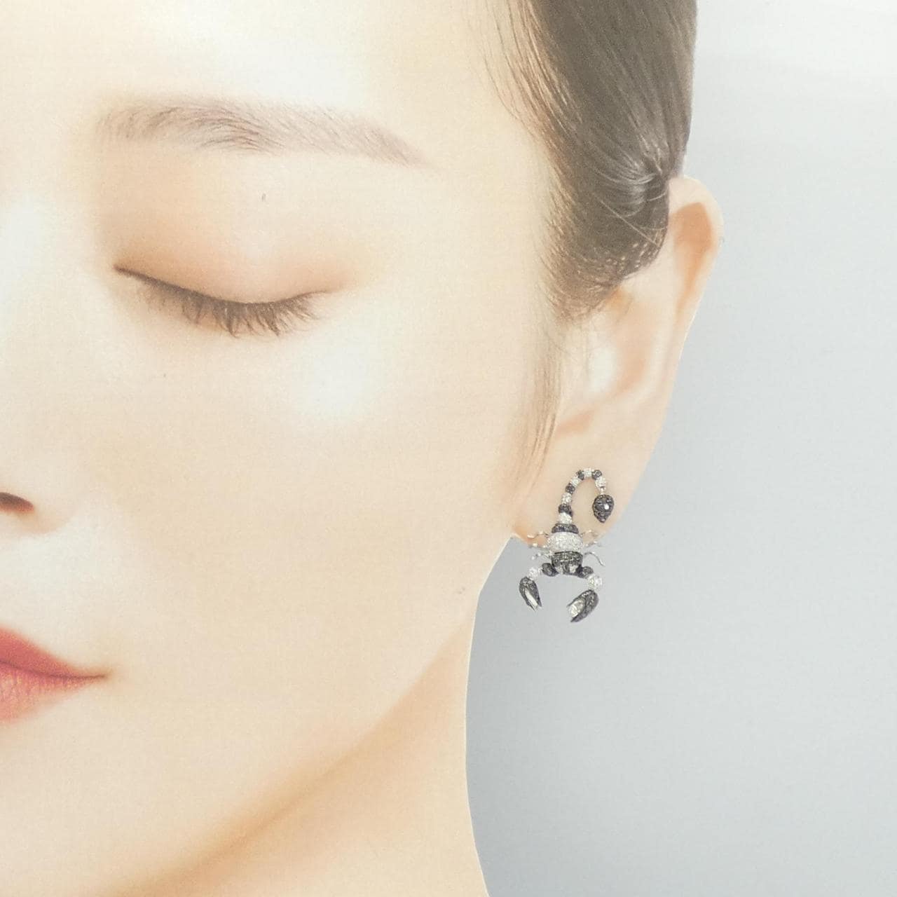 K18WG サソリ ダイヤモンド ピアス 0.36CT