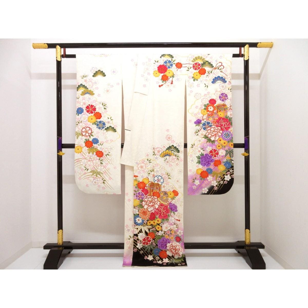 振袖　友禅金彩加工　刺繍入りボカシ染