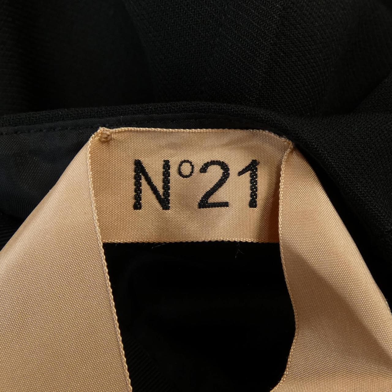 ヌメロヴェントゥーノ N°21 ワンピース