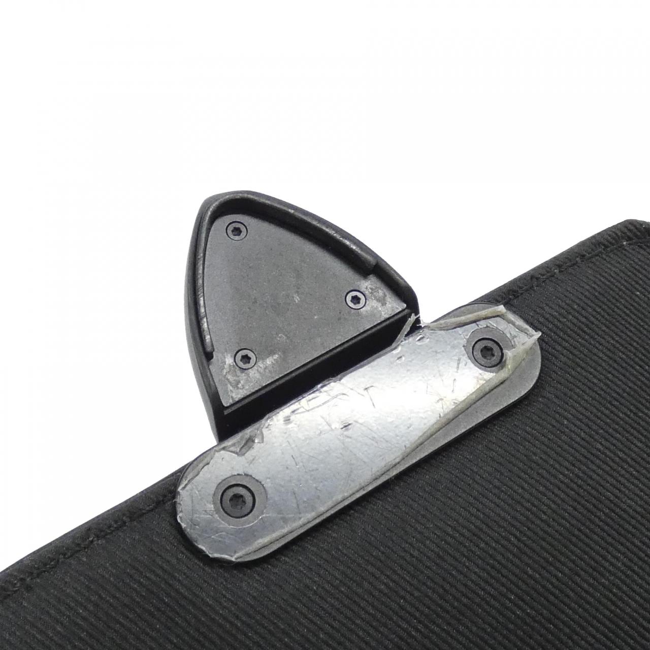 ルイヴィトン モノグラム マカサー Sロック ヴェルティカル ウエアラブル ウォレット M81522 ショルダーバッグ