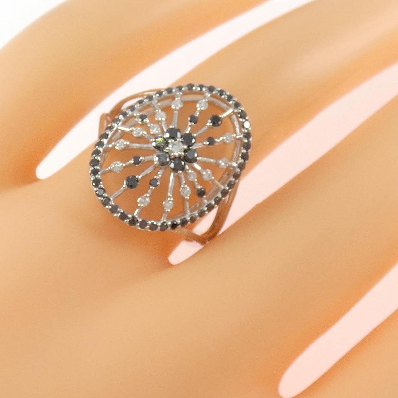 K18WG フラワー ダイヤモンド リング 0.56CT