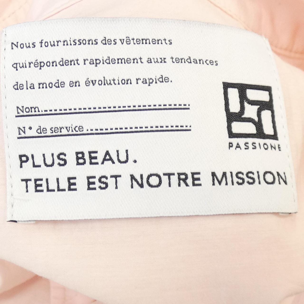 PLUS BEAU TELLE EST シャツ