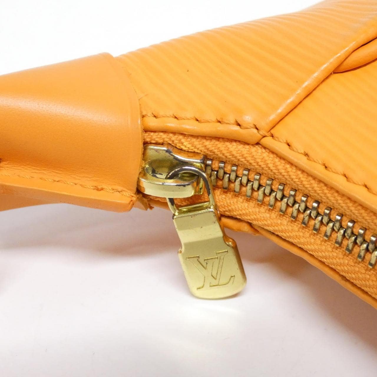 ルイヴィトン エピ マッツィー M5897H ショルダーバッグ