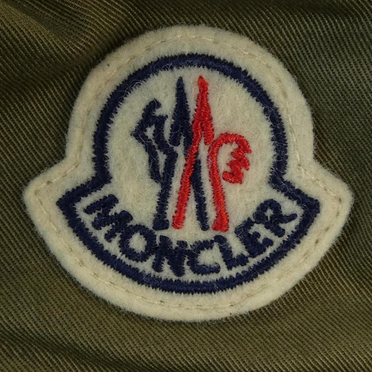 モンクレール MONCLER J10912B00011 ショートパンツ