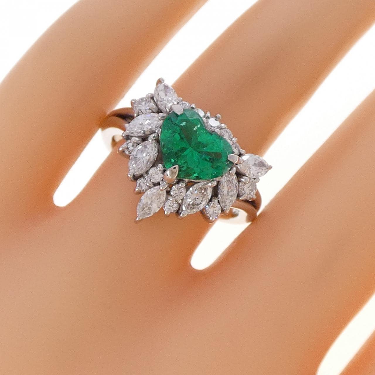 PT900 ハート エメラルド リング 1.39CT