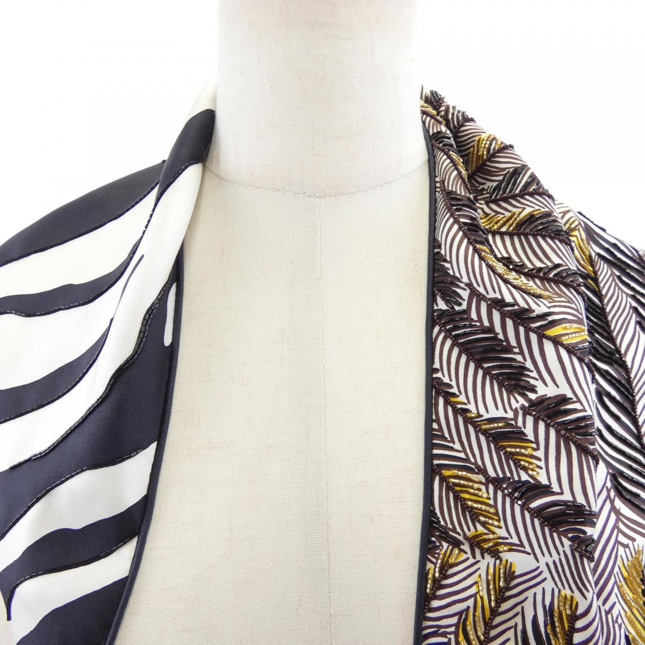 エルメス HERMES ZEBRA PEGASUS EMBROIDERED 882816S トライアングルジェアン ショール