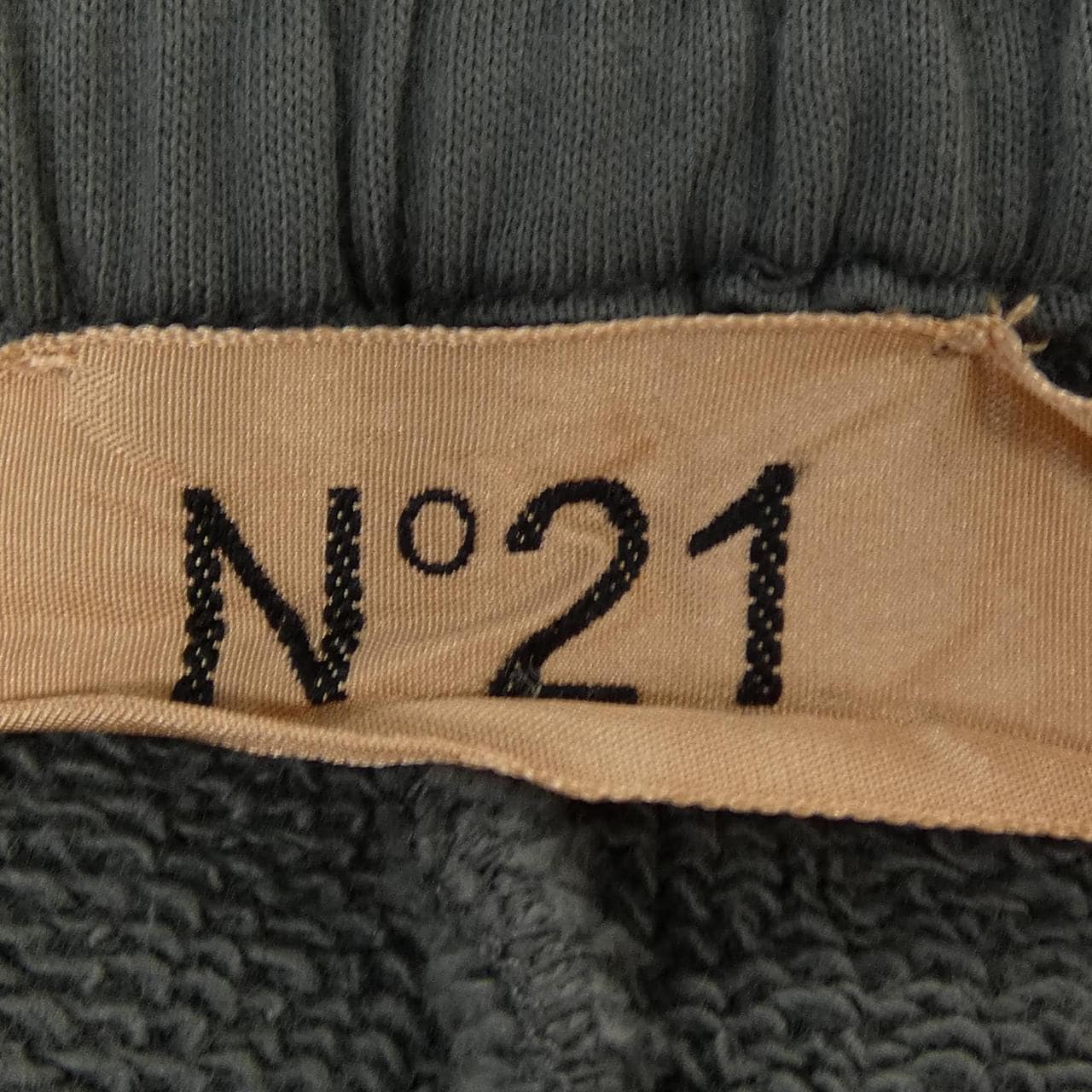 ヌメロヴェントゥーノ N°21 22S-D051-6323 ショートパンツ