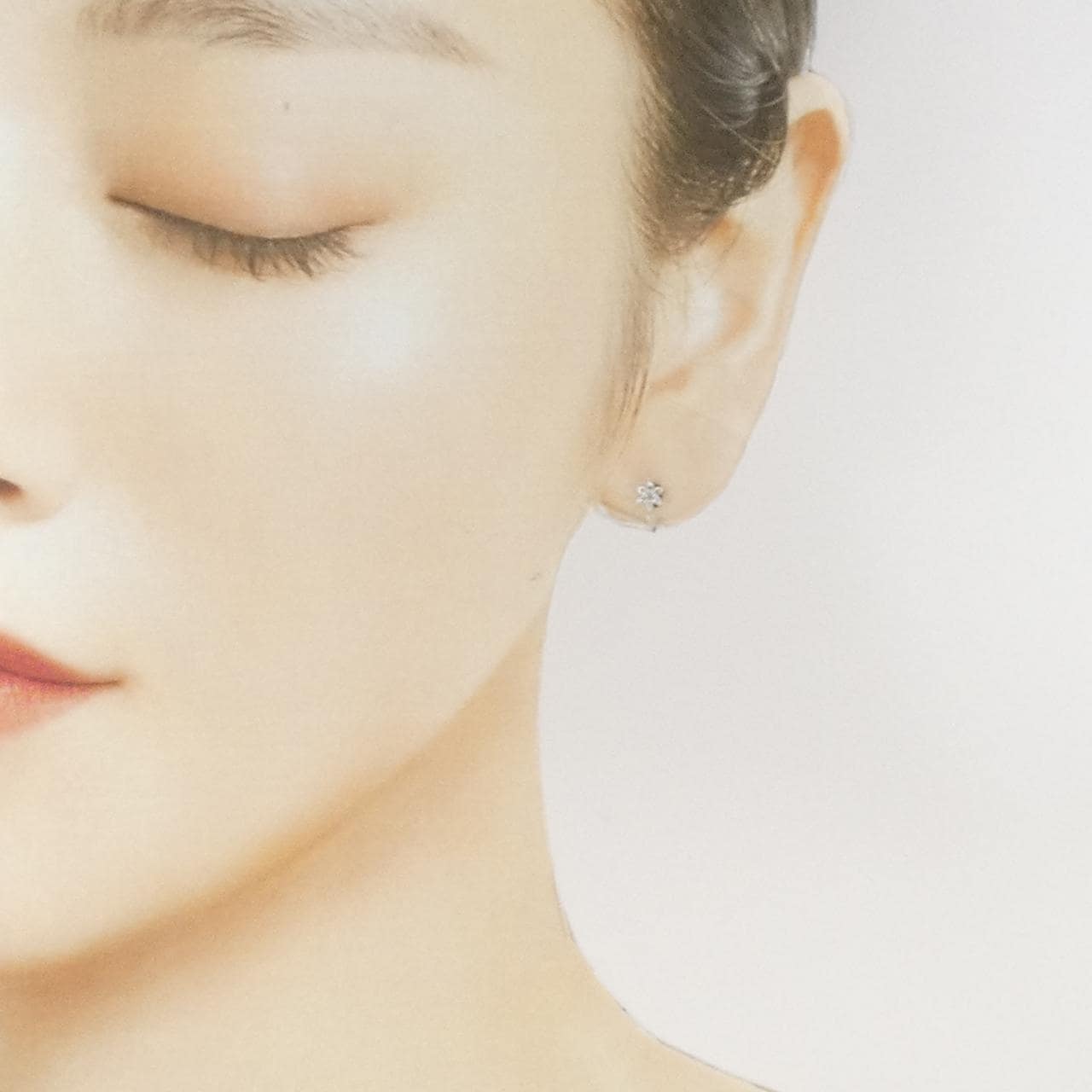 K18WG フラワー ダイヤモンド ピアス 0.10CT