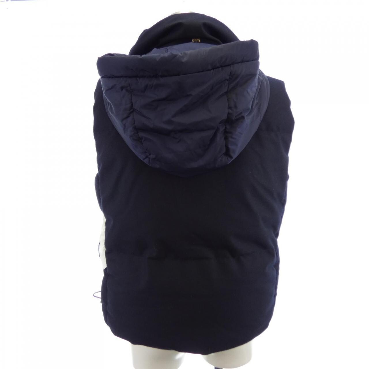 モンクレールガムブルー MONCLER GAMMEBLEU 23914333180 ダウンベスト