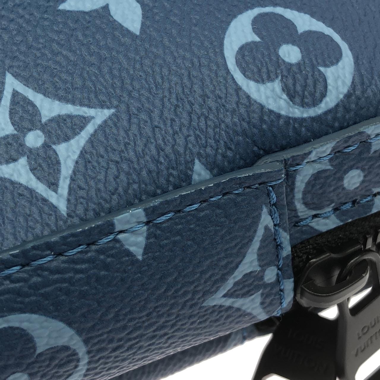 ルイヴィトン モノグラム トーン アヴェニュー スリングバッグ M23782 ショルダーバッグ