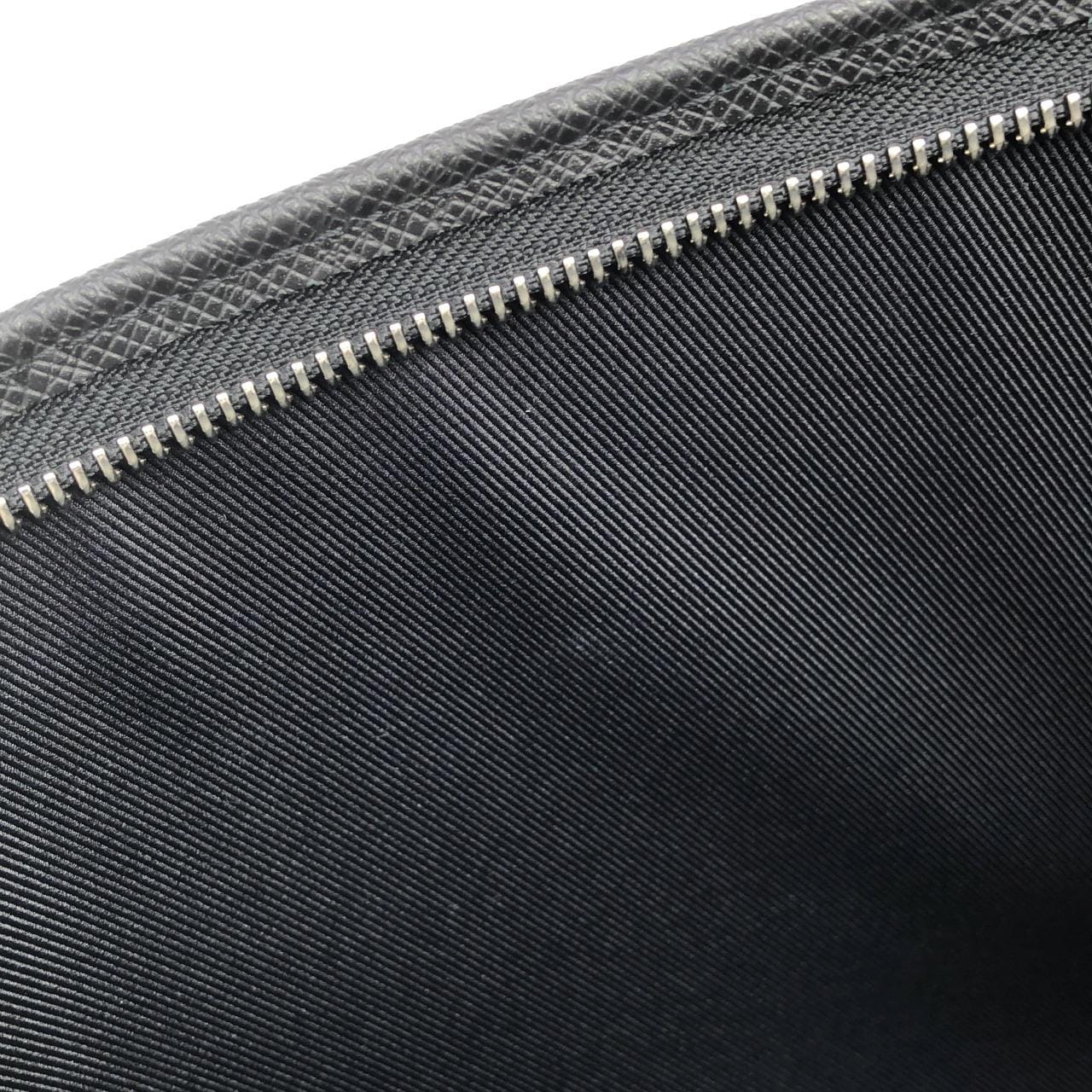 ルイヴィトン タイガ ポシェット ヴォワヤージュ MM M30547 バッグ