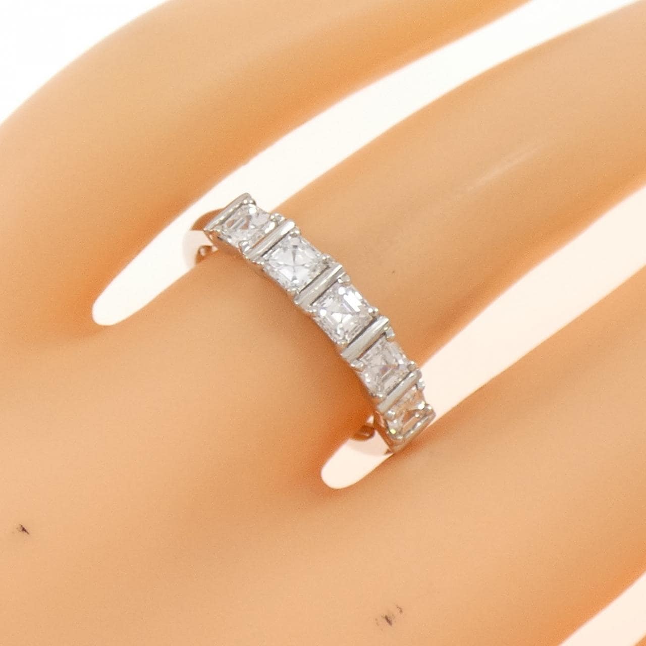 ジーエスティービー ダイヤモンド リング 0.80CT
