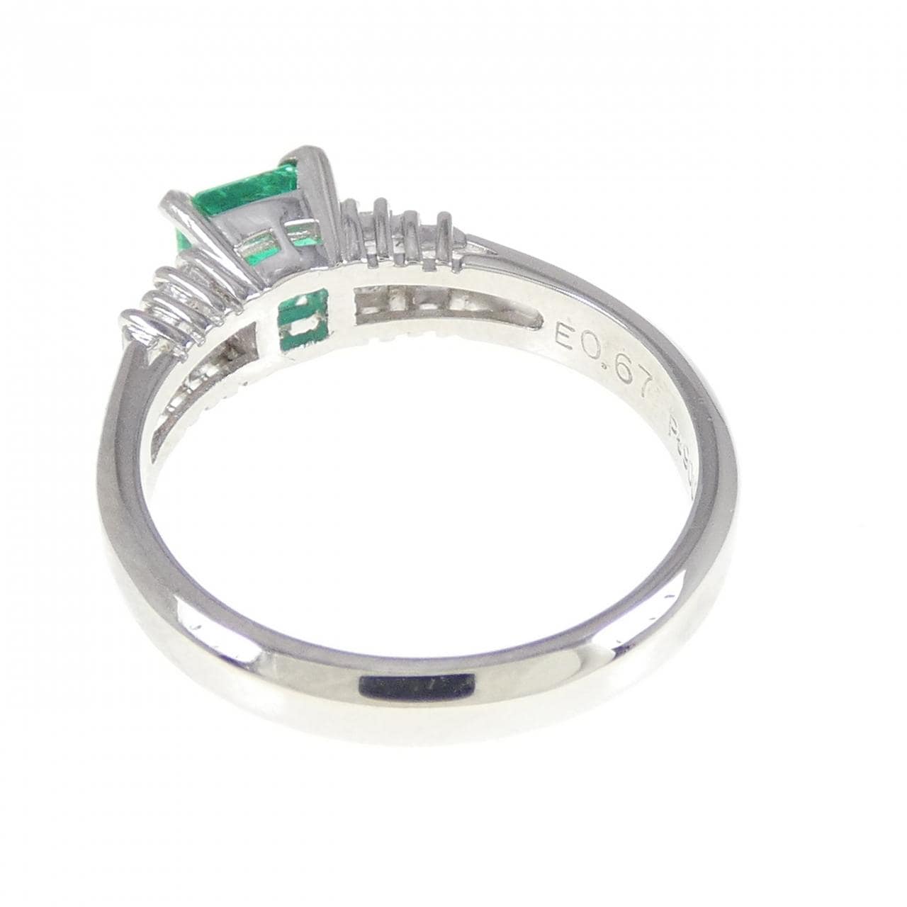 PT900 エメラルド リング 0.67CT
