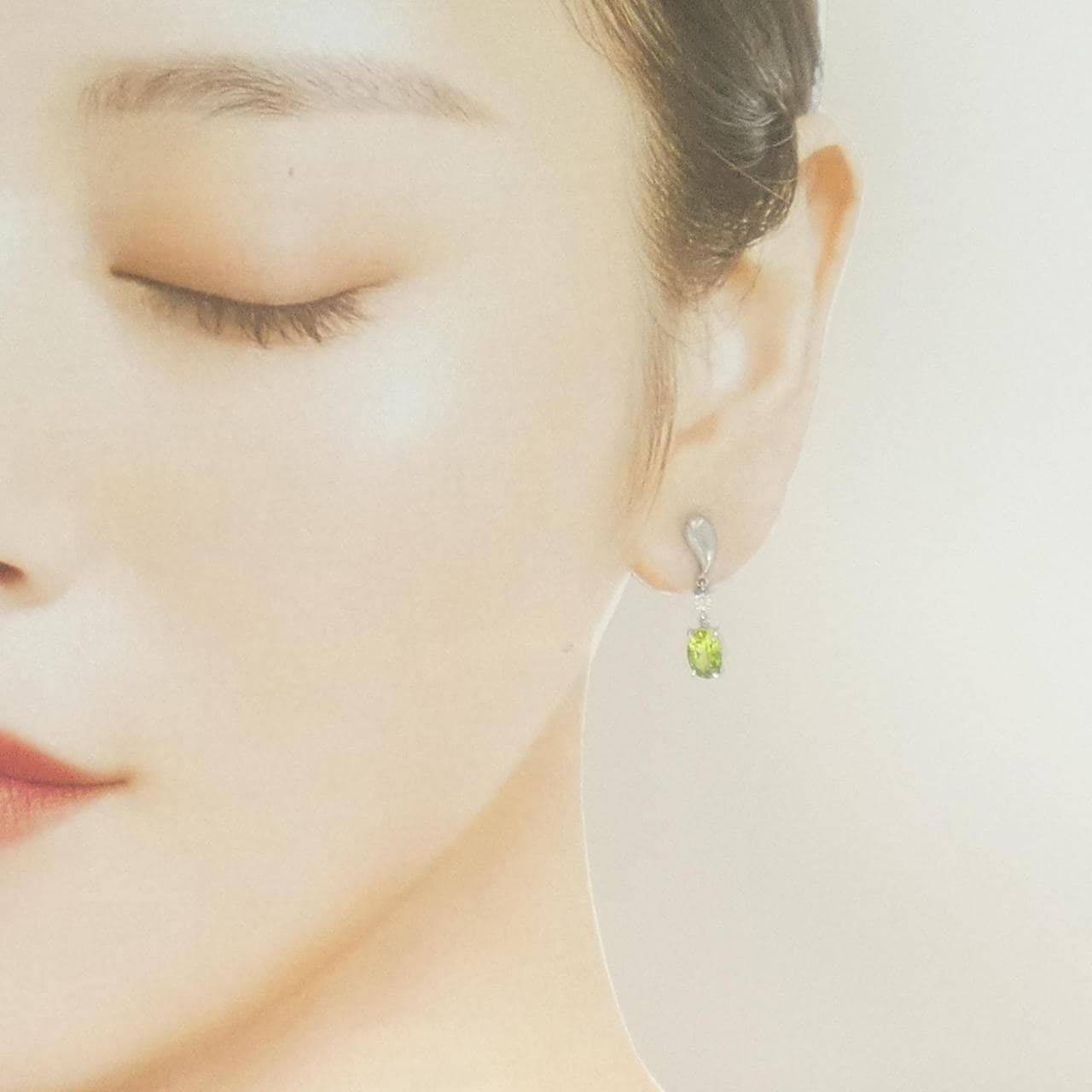 750WG/K18WG ペリドット ピアス 1.70CT