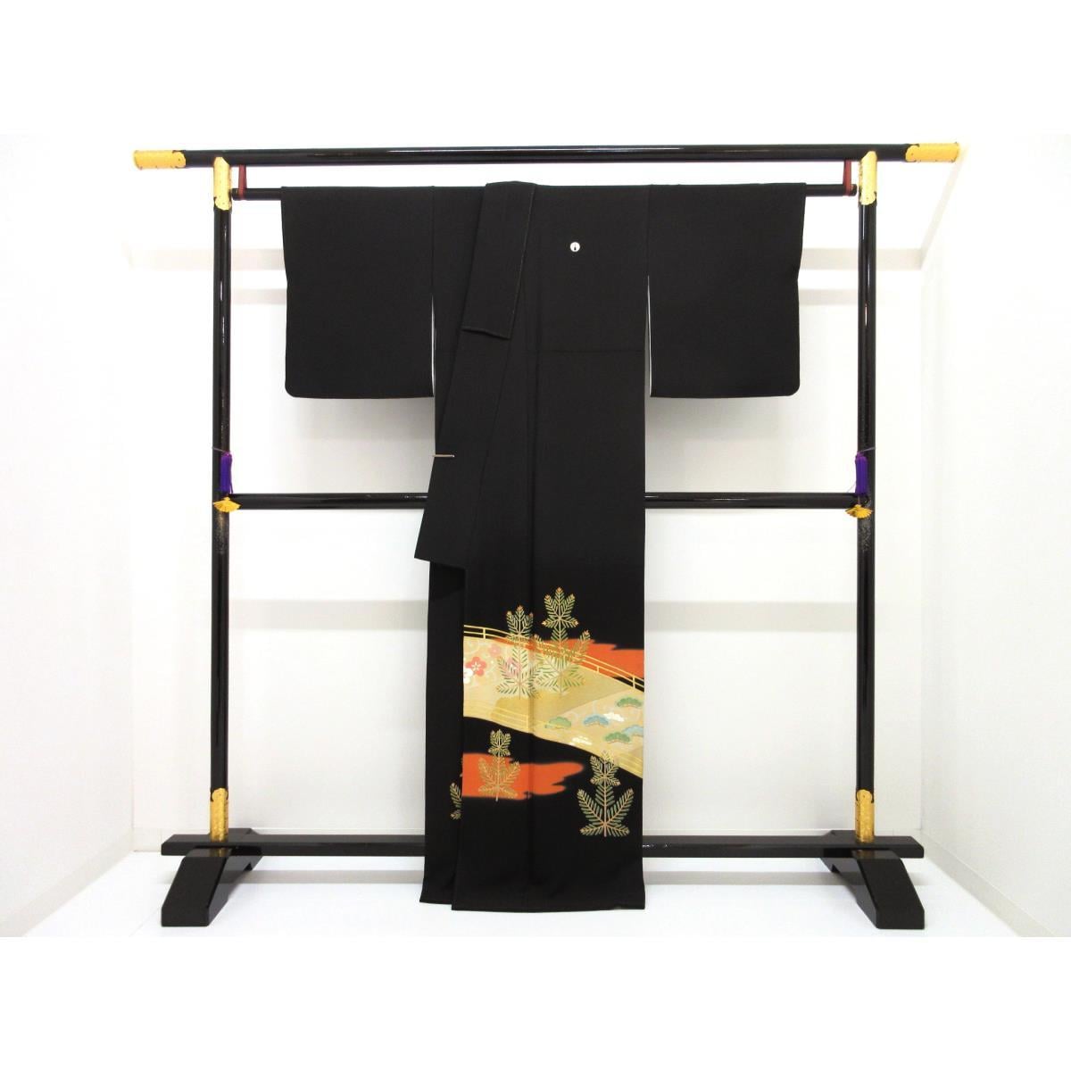 留袖　友禅金彩加工　刺繍入り　抱茗荷　身幅Ｌ寸